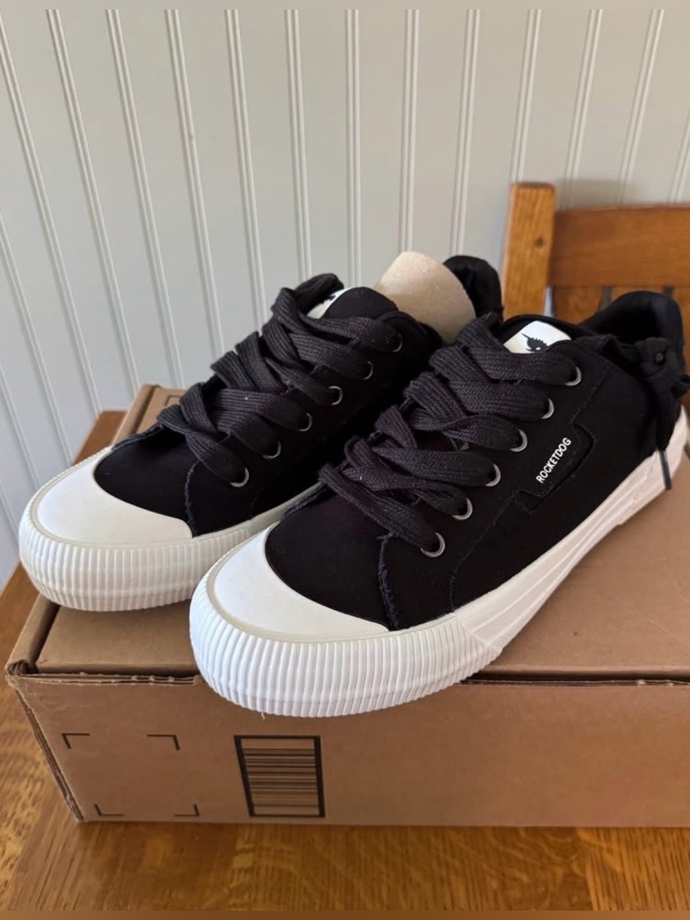 Rocket Dog Cheery Black Platform Sneakers Women’s Size 10 NIB